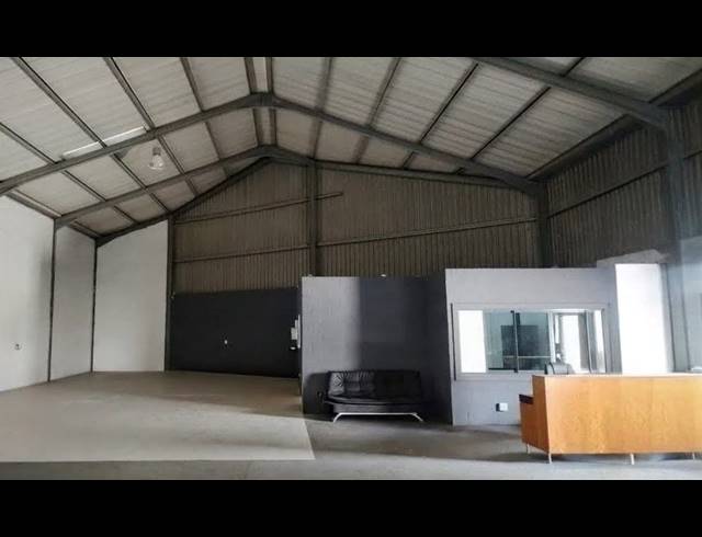300M² WAREHOUSE TO LET IN PAROW INDUSTRIAL